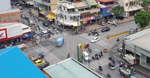 Intersection depuis un balcon phnompenois