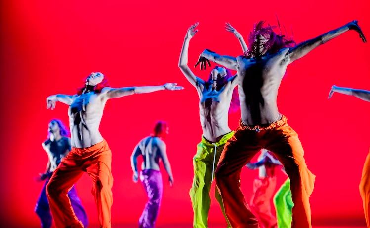 danseuses contemporaines en fluo