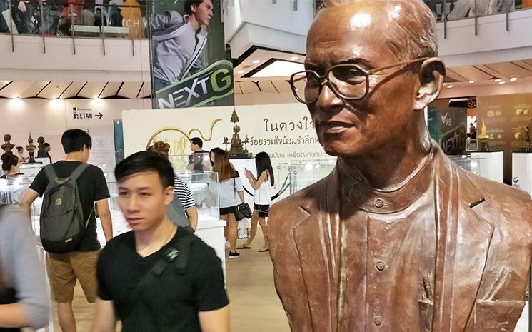 Buste-roi-Bhumibol-Thailande