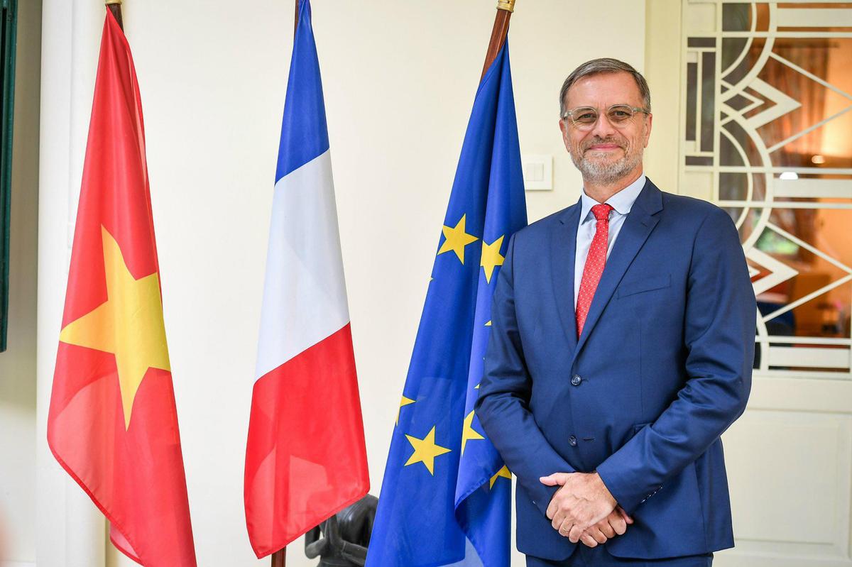 Olivier Brochet, ambassadeur de France au Vietnam en interview exclusive