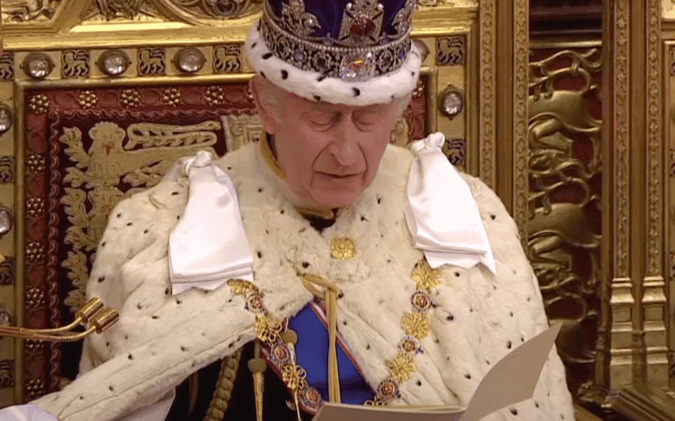 Charles III lors du discours du trône 