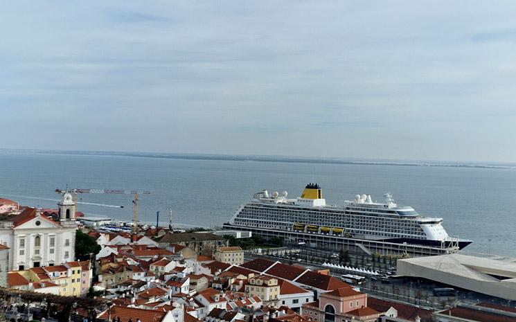 Bateau de croisière à Lisbonne