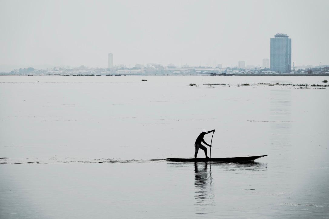 Piroguier sur le fleuve Congo