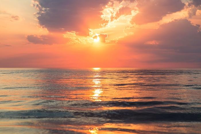 un coucher de soleil sur la mer à Valencia