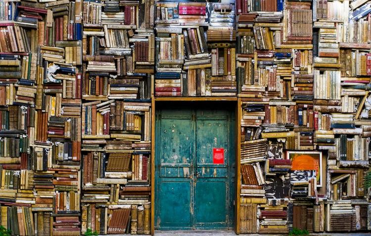 Une porte vers la bibliothèque de l'expatriation française 