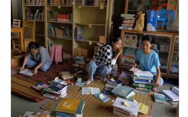 Ouvrir une bibliothèque le rêve une enseignante cambodgienne