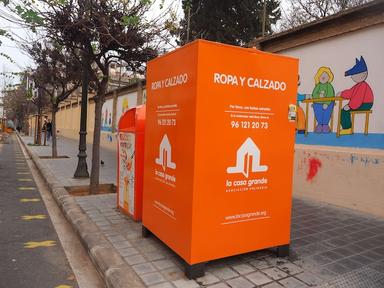 poubelle orange à valencia