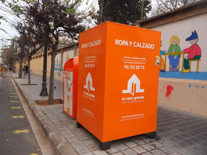 poubelle orange à valencia