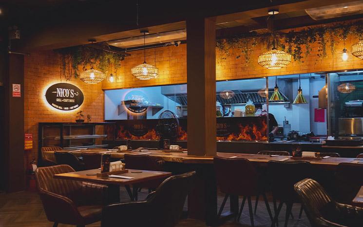 Salle du restaurant Nico's grill & craft à Bangkok