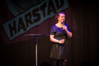 Cécile Moroni en plein stand-up