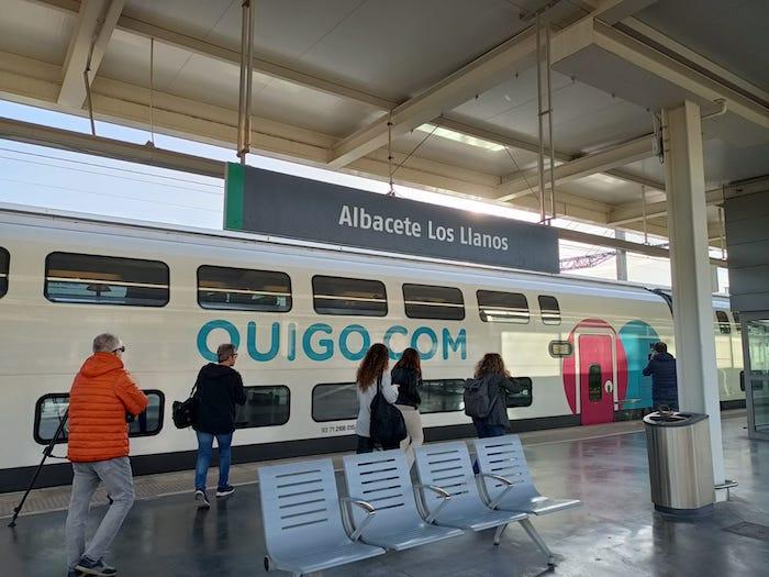 Un train Ouigo gare Albacete