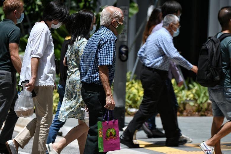 De plus en plus de personnes âgées travaillent à Singapour.