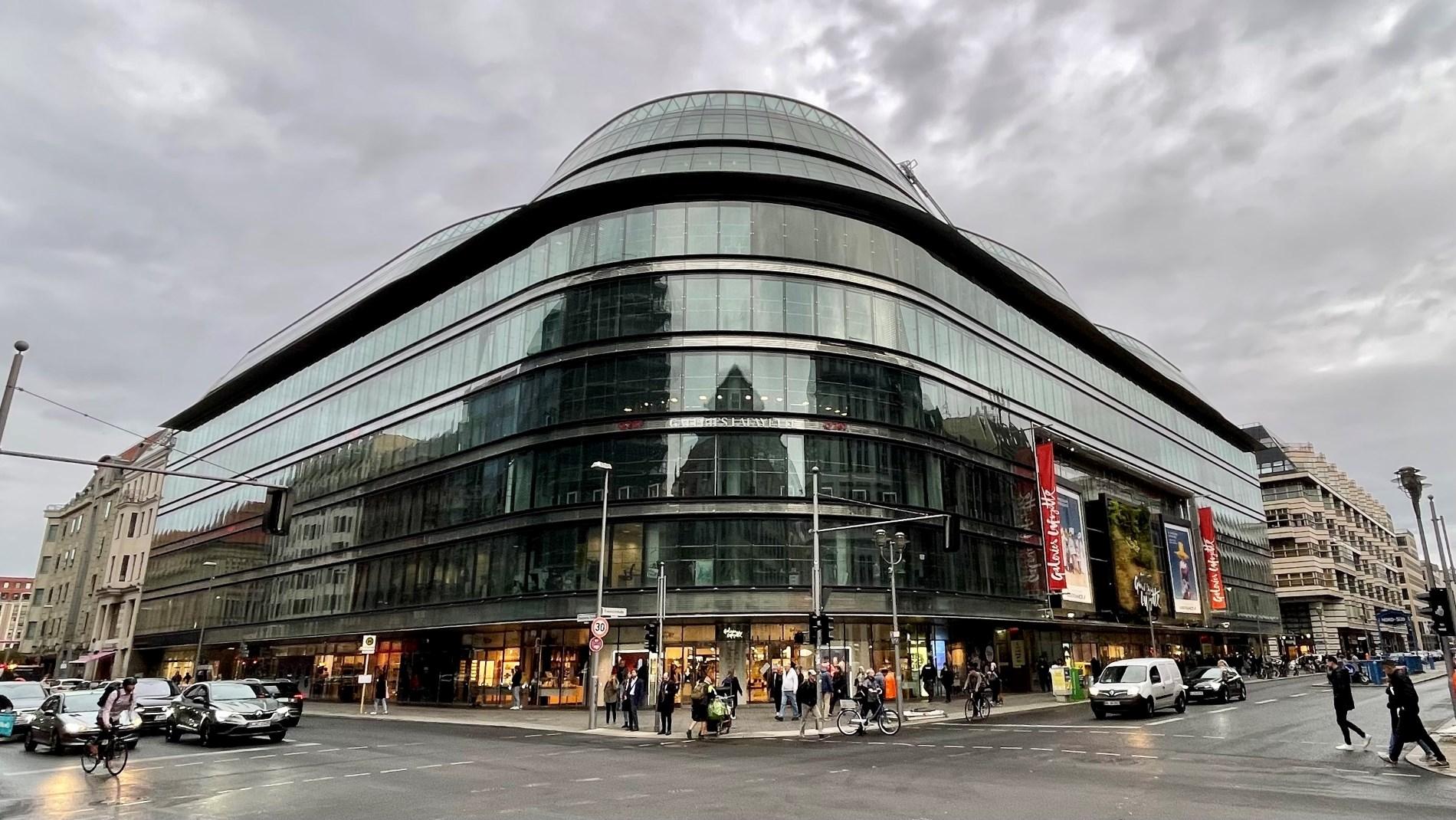 photo devant galeries lafayette