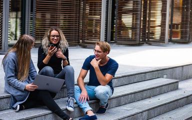 Étudier à l’étranger après le bac : comment candidater à l’EM Normandie Dubaï ?