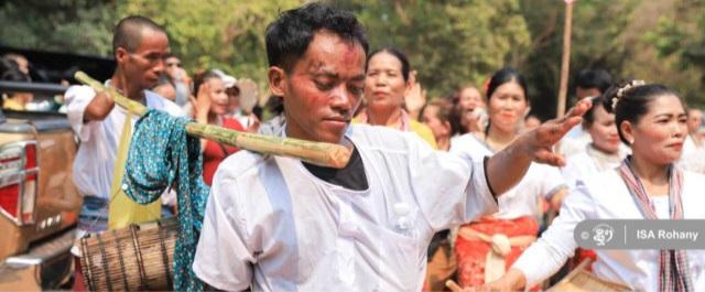 L'une des principales caractéristiques de la cérémonie a été le spectacle de trot neang mev (danse sur le thème du chat). Photo : Isa Rohany
