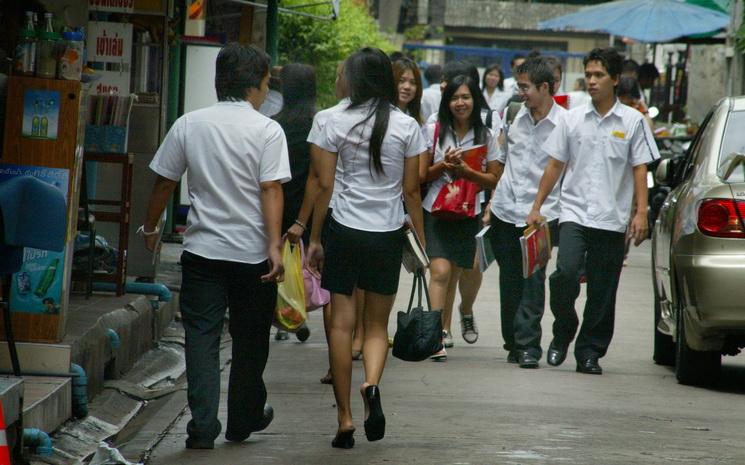 Etudiants dans les rues de Bangkok