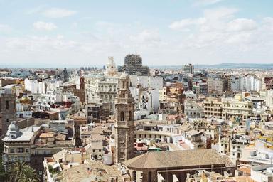 vue en hauteur de valencia avec le micalet