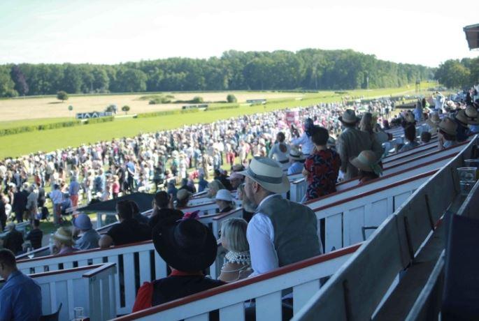 courses hippique lors de la fashion raceday à hoppegarten