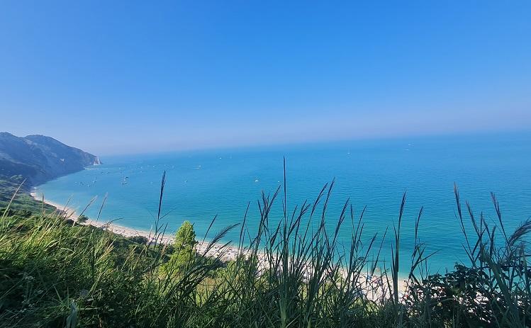 plage mer turquoise en Italie