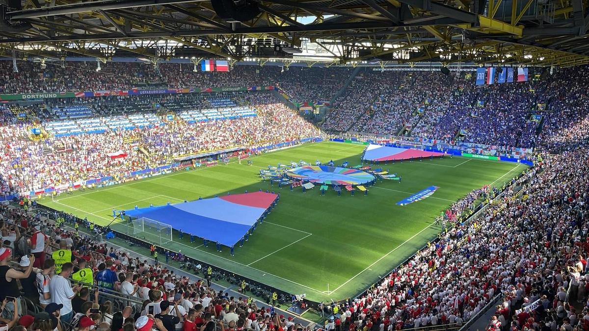 Cérémonie d'ouverture du match France-Pologne. Photo : Lilia Kowalczyk pour Lpj.com Varsovie