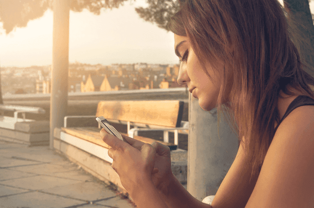 femme au telephone