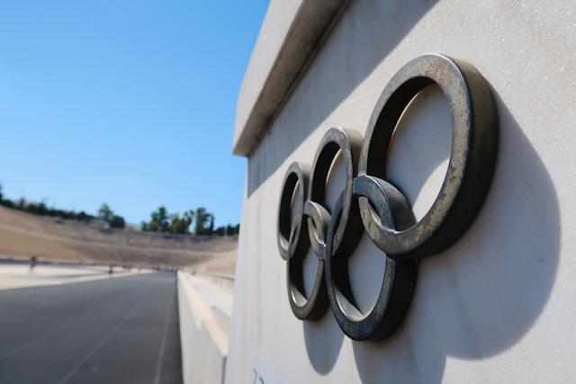 anneaux olymiques sur un mur 