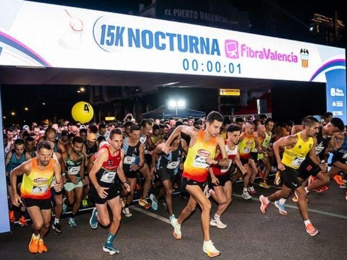 des coureurs au 15k nocturna a valencia