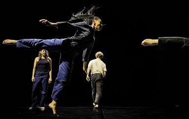 danseurs sur scène contemporaine