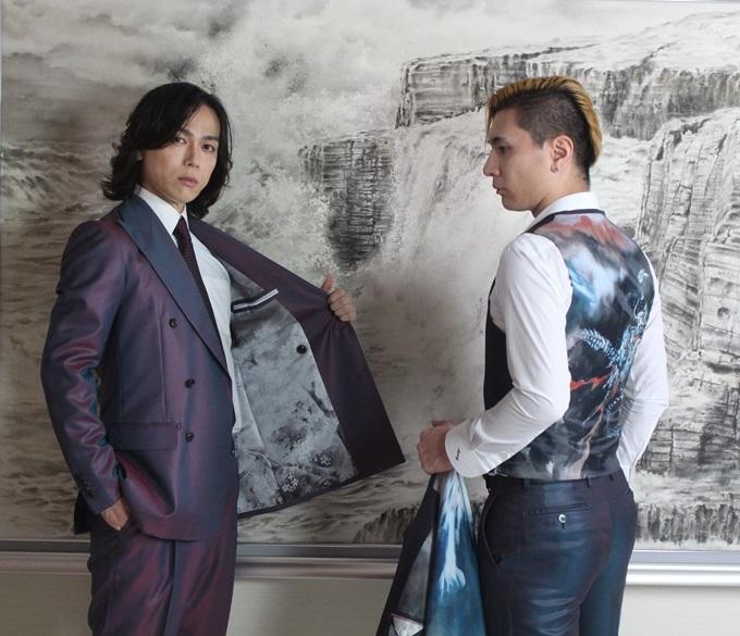 Deux hommes japonais en costume