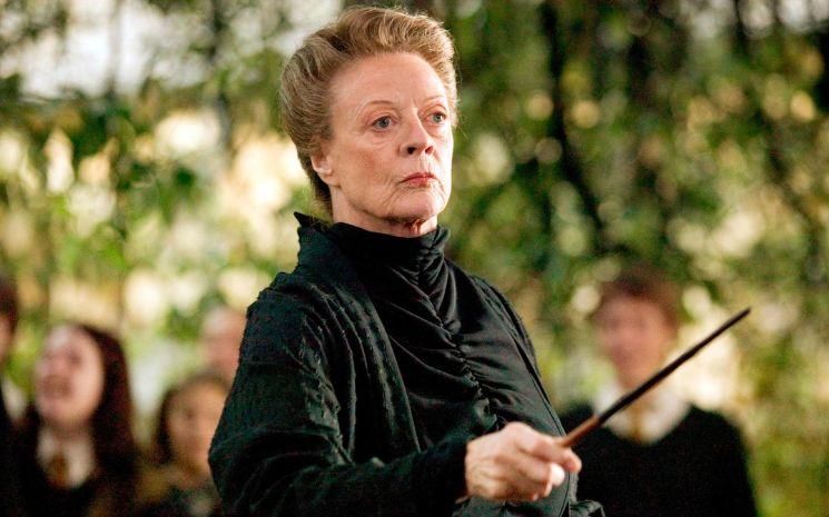 Dame Maggie Smith dans Harry Potter et la Coupe de Feu. Photo : Warner Bros /Alamy