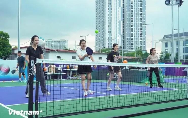 Le pickleball révolutionne l’image du sport au Vietnam