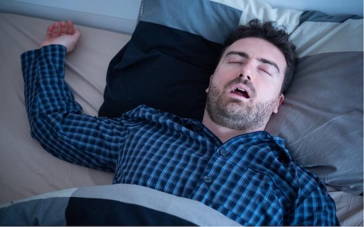 Apnée du sommeil - quels sont les symptômes et comment soigner !