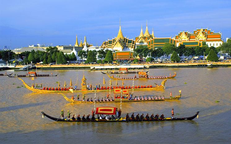 Barges-royales-Bangkok-SS-jeep