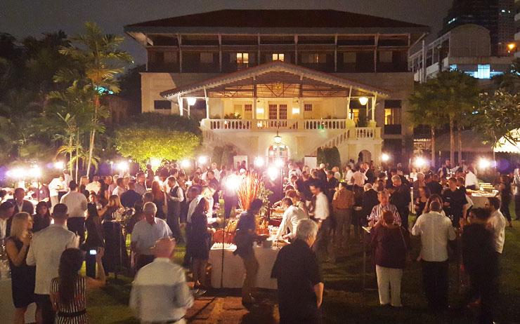 Soiree du Beaujolais Nouveau dans les jardins de la Residence de France en Thailande