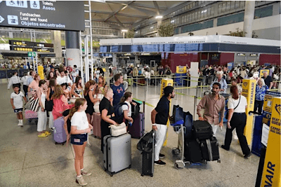 Passagers à l’aéroport de Málaga- Álex Zea - @EPAndalucia 