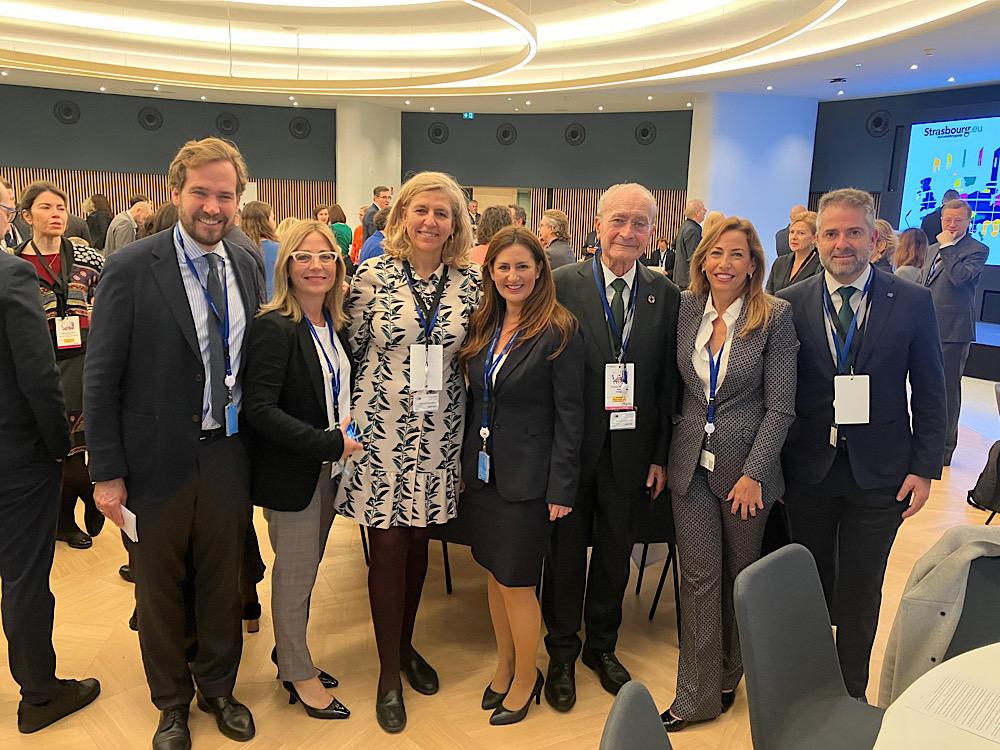 À Strasbourg "European Mayors Summit", avec la maire de Saragosse, de Malaga, la vice-maire de Murcie avec Borja Gimenez Larraz (@borjagimenezl)