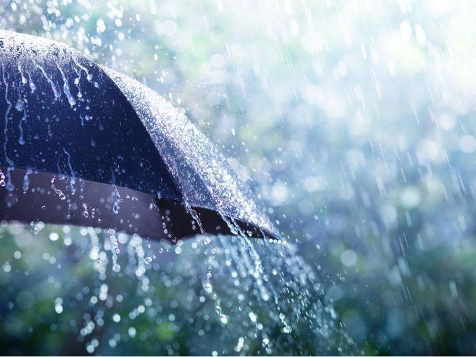 Parapluie sous la pluie intense en Catalogne