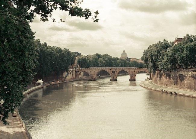 le fleuve du tibre à rome