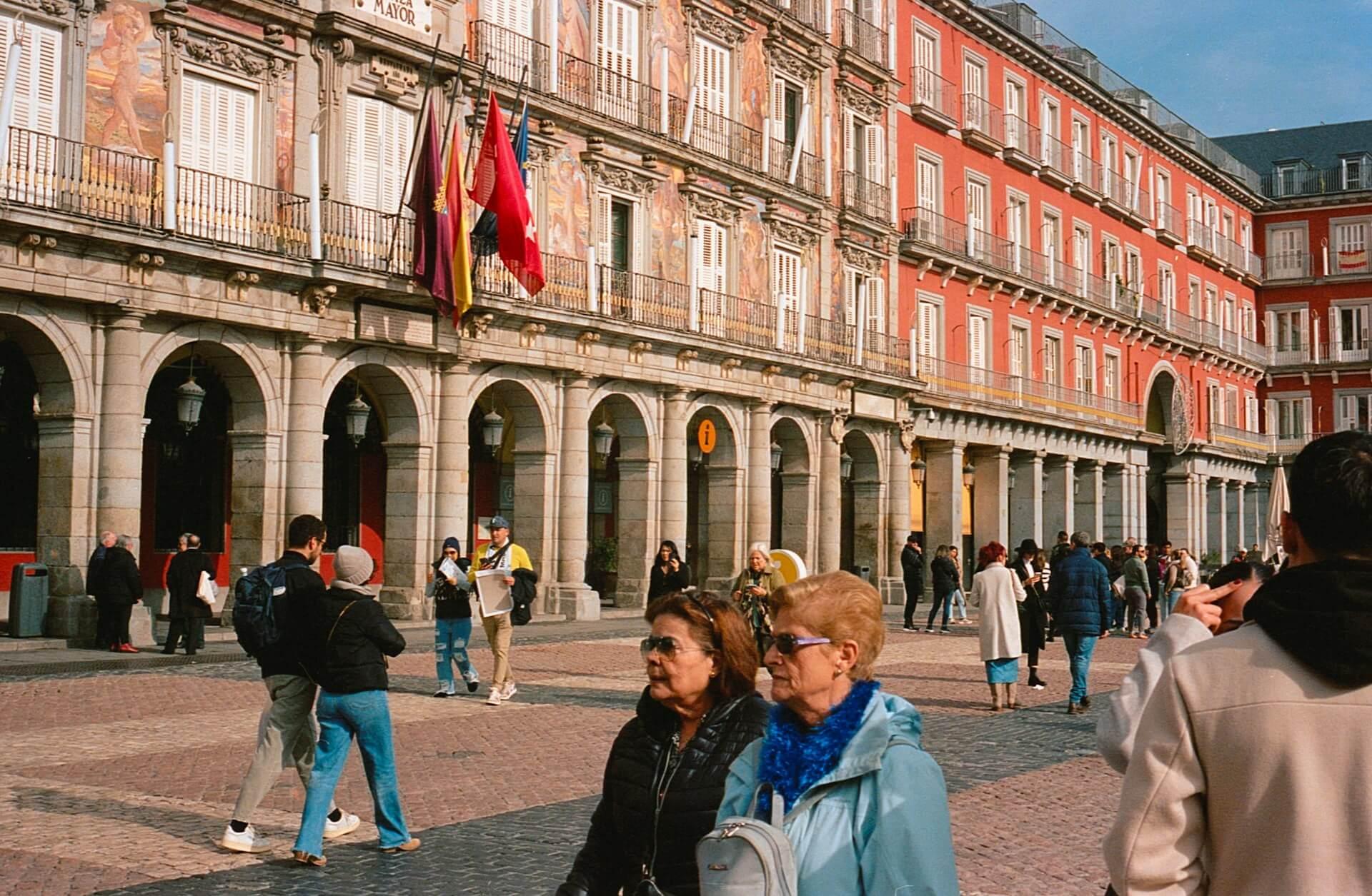 les personne a la plaza mayor de madrid