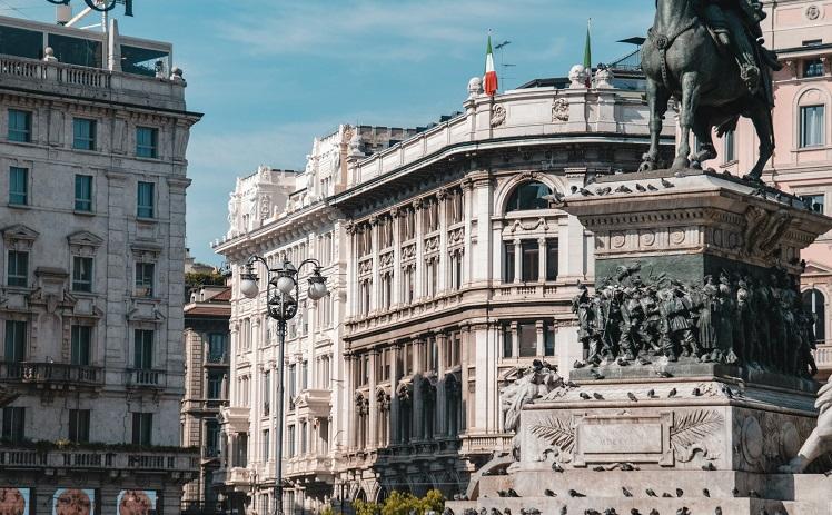 monuments avec drapeau italien