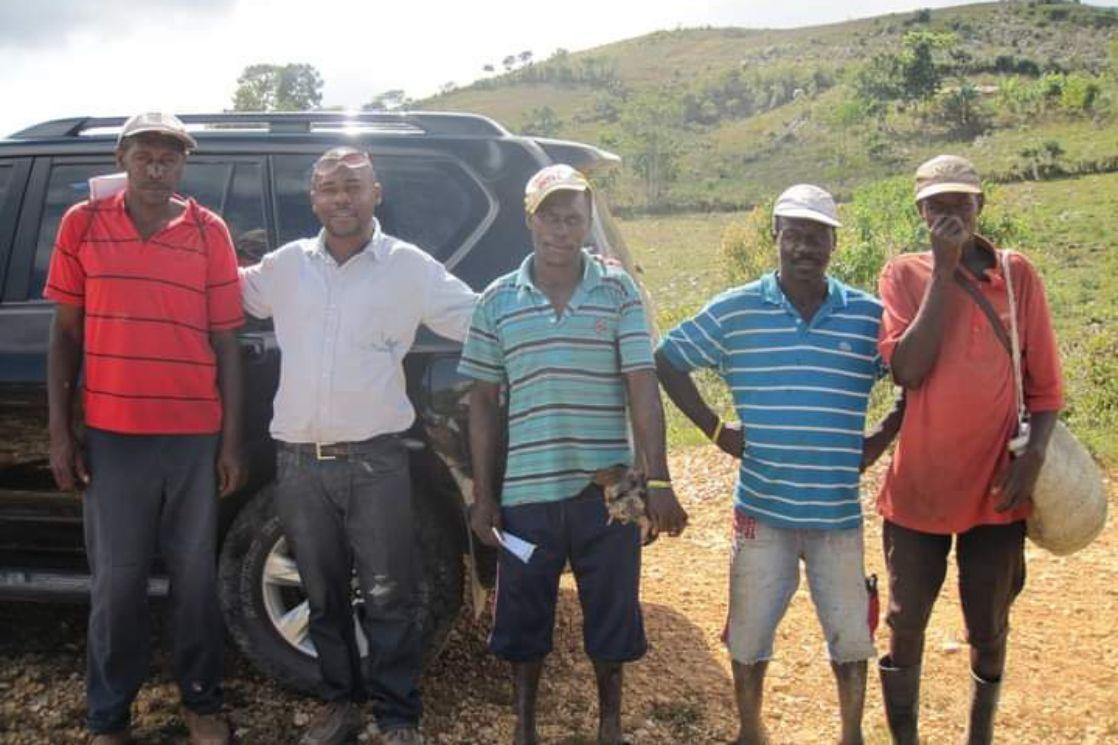 Claude avec des amis en Haïti