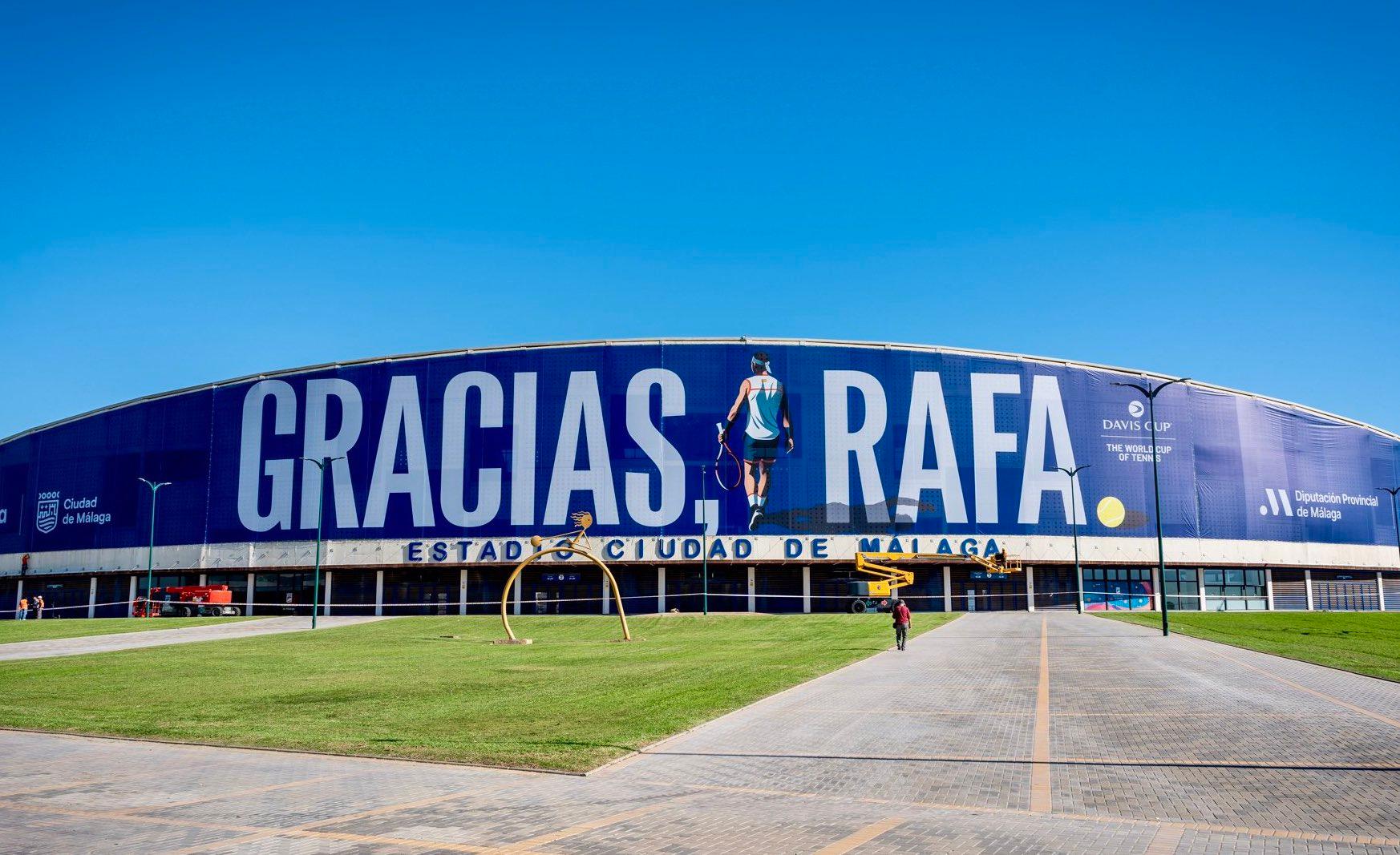 Banderole à l’entrée du Palais des Sports RAFA NADAL