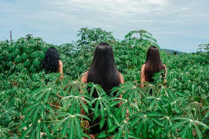 Photo de fille dans la nature