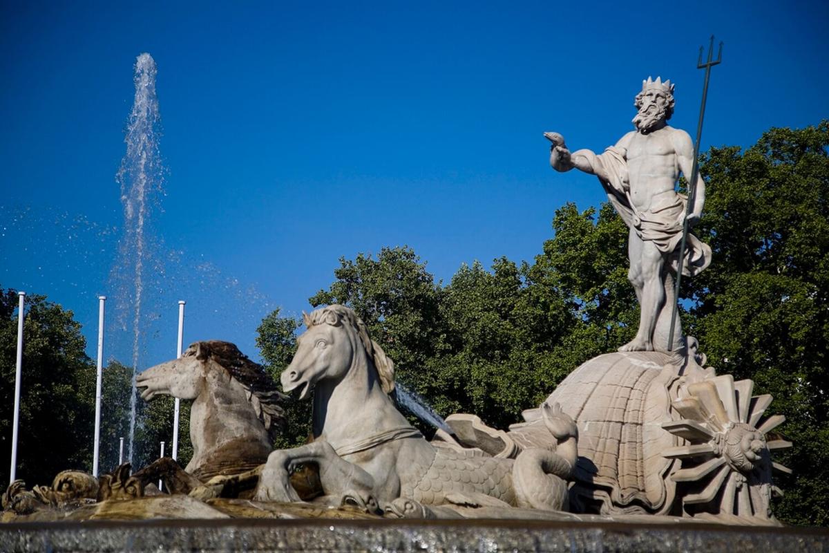 la fontaine de neptune a madrid