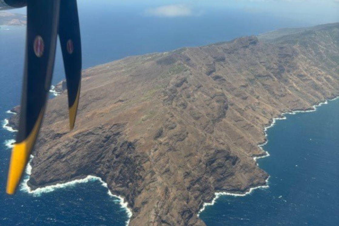 L'arrivée sur l'ile de Hiva Oa, surnommée le "Jardin des Marquises", 