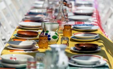 vaisselle sur una table