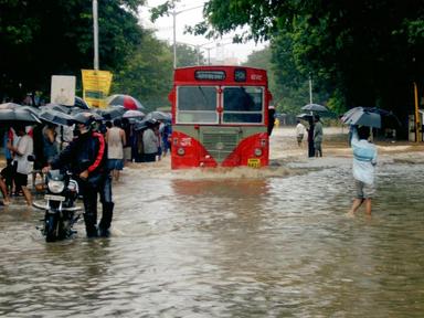 Bombay_flooded_street