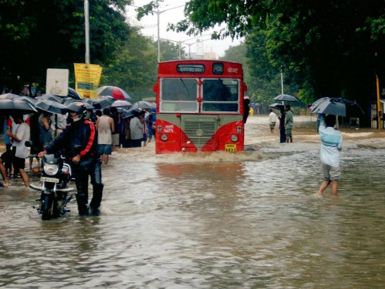 Bombay_flooded_street