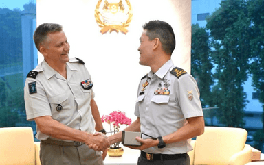  le commandant de la cyberdéfense française a rencontré le nouveau Defense Cyber Chief (DCC), commandant le DCCOM. Crédit : COMCYBER via LinkedIn.