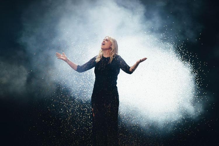 Maman, interprétée par Louane, pour l'Eurovision 2025